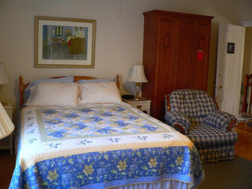 Queen and Twin Room  interior